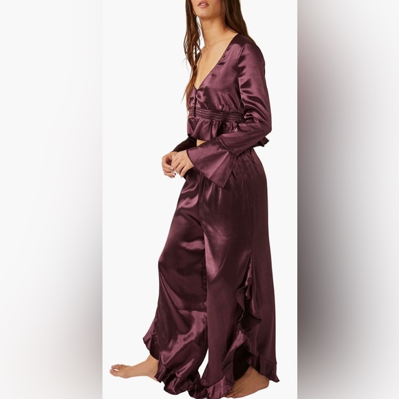 ⭐️Host Pick⭐️BNWT Free People Chasing Love Ruffle Satin Pajamas - Picture 7 of 9